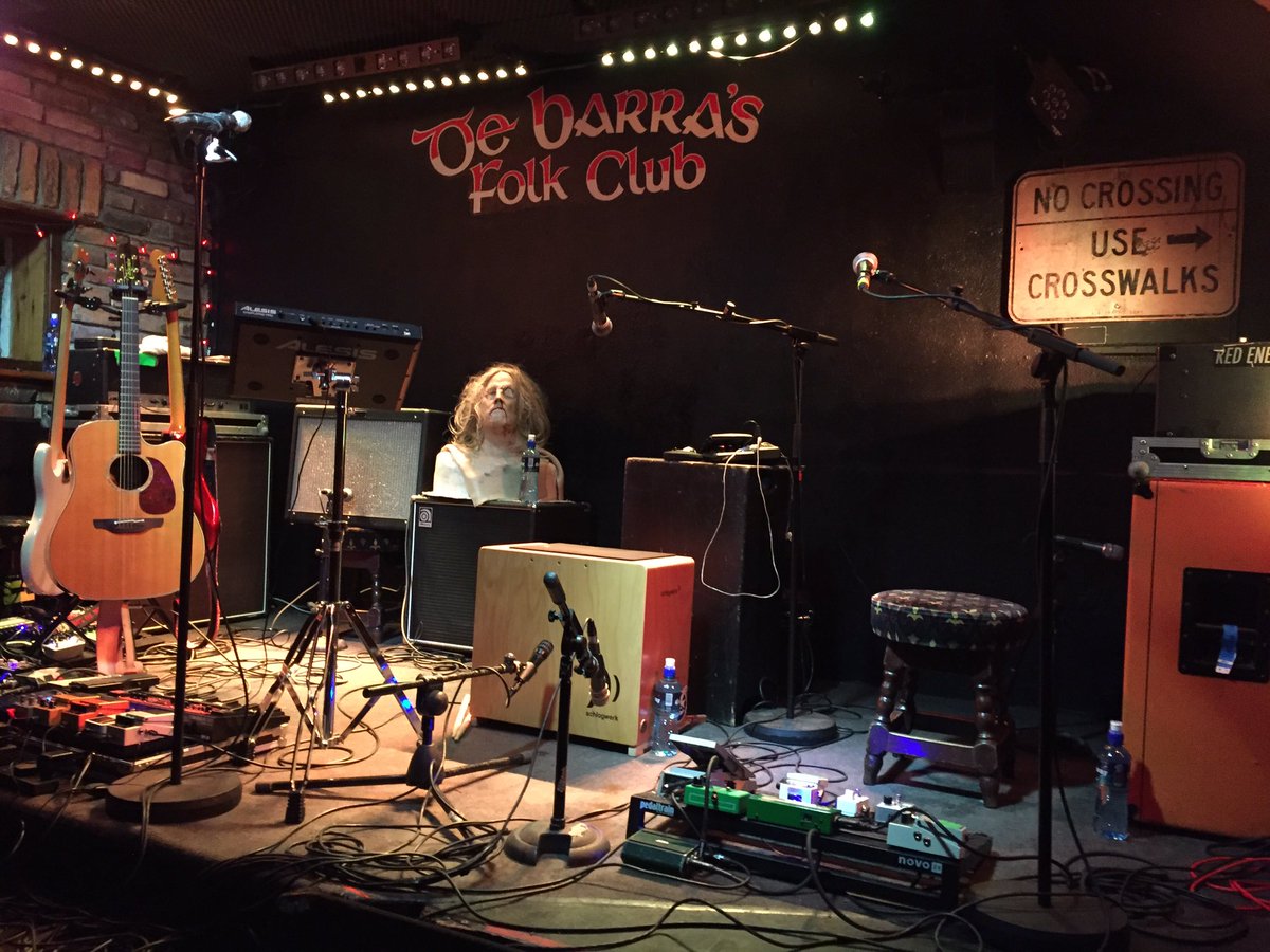 DeBarraFolkClub's tweet photo. #soundcheck finished. 
All set for the #rawkShow 
@thescratchmusic at #DeBarras w/ @FintanMcKahey 
#TheWholeBuzz #EpLaunch  

🤘🤘🤘🤘🤘
#folkclub #rockclub #tradclub #acousticTradMetalClub #clonakilty #westcork #musicVenue #gig https://t.co/uGCE4GKiTZ