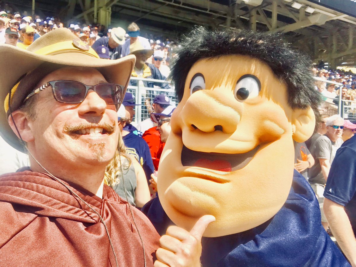 DancingFriar's tweet photo. #FriarFaithful @PetcoPark @Padres #OpenigDay #ThisGuys https://t.co/ixAjAqRCYR