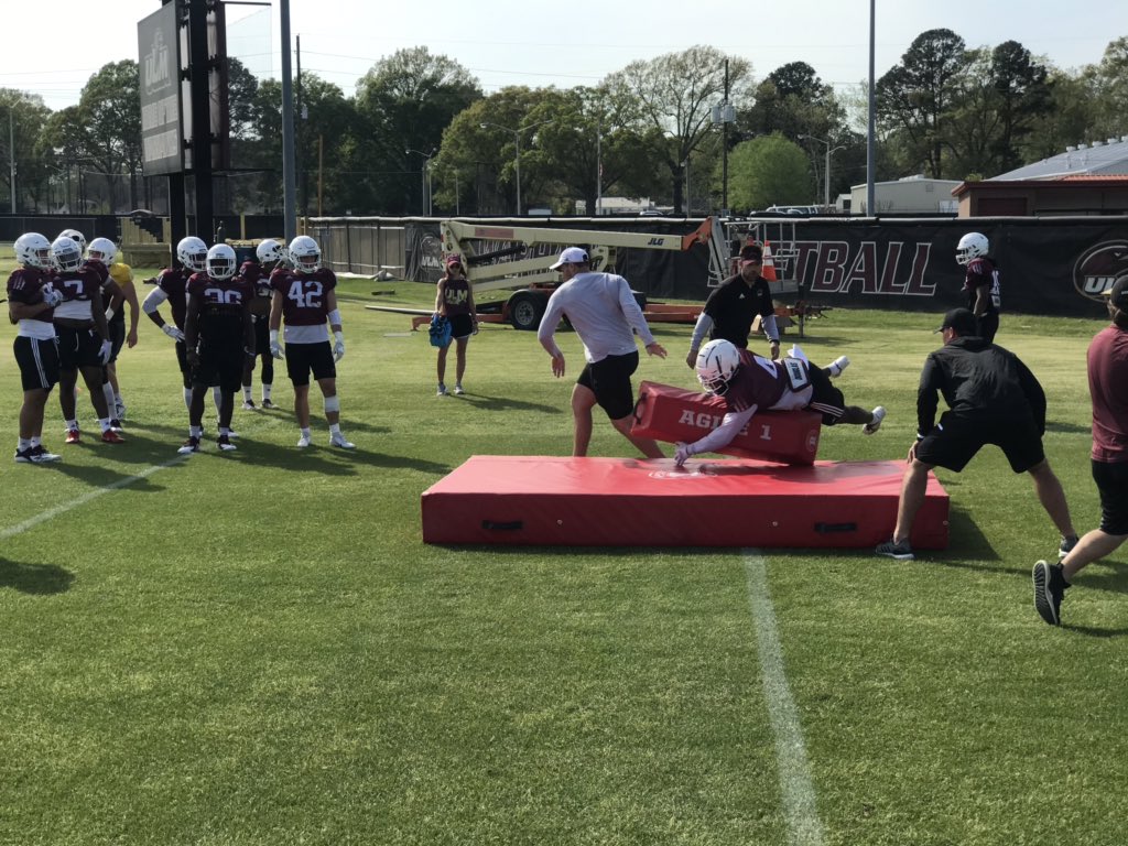dialcole13's tweet photo. Practice #8 #SpringPractice2K19 https://t.co/DknYxeVGZa