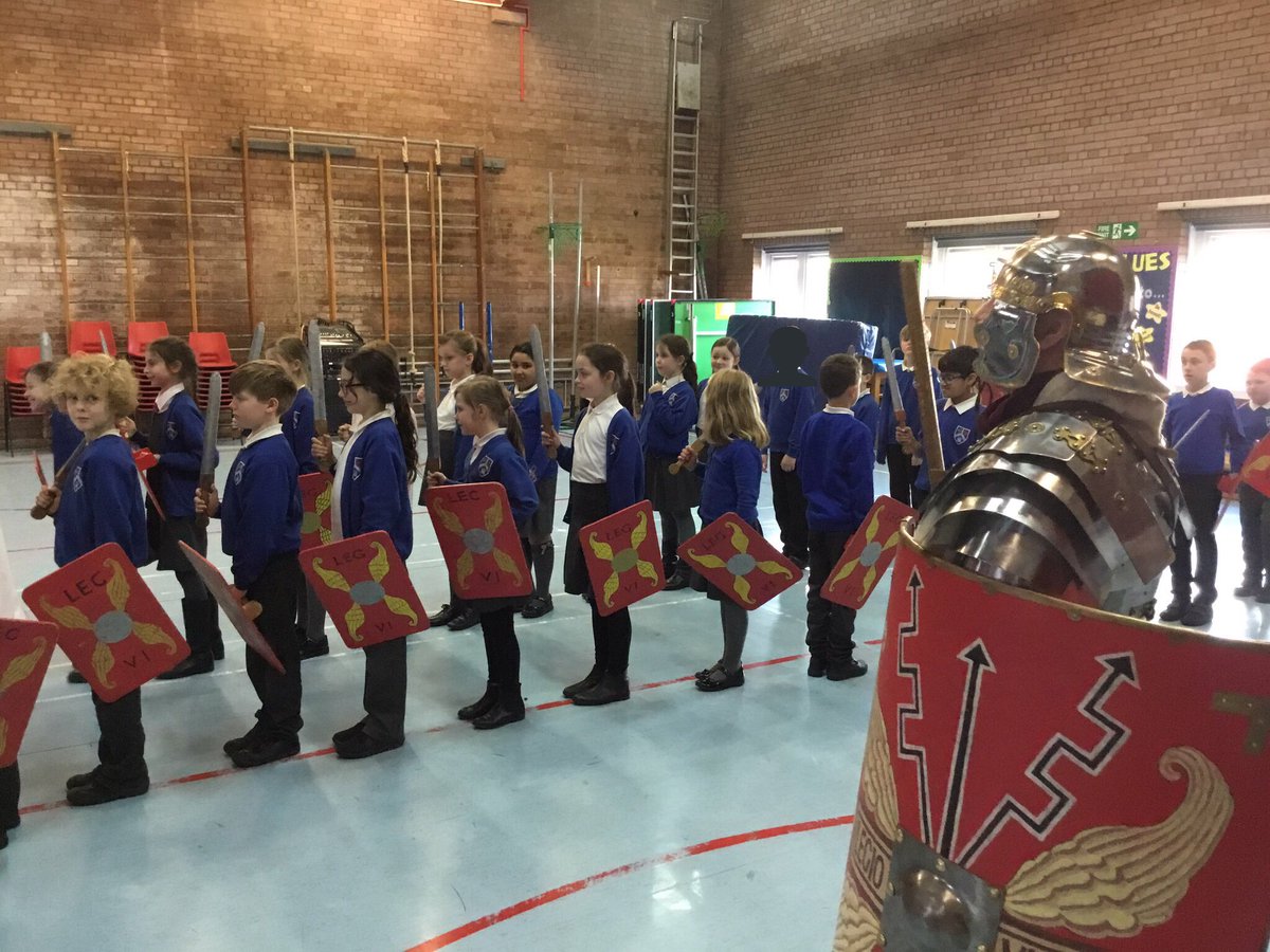 CastlehillPri's tweet photo. P4, P5 &amp; ELR 2 participating in some Roman training drills with @AntonineGuard https://t.co/f21dTz6XNF