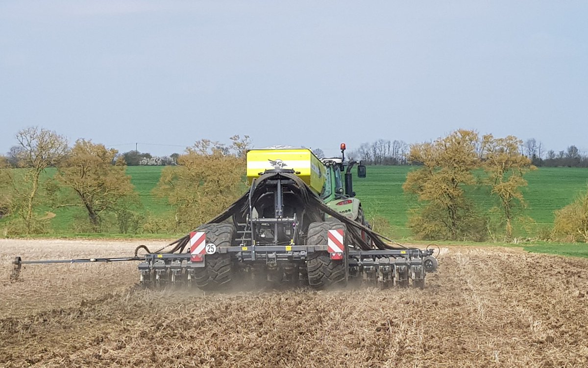 opicocentral's tweet photo. Spring is in the air & a busy demo day with @SkyAgriculture #easydrill, Oats into mob grazed #covercrops & @Heva_UK #Discroller in #grass & #ploughing via @chandlersfe
@BritishArable @cpm_magazine @FarmersGuide https://t.co/Ft28xP5NIw