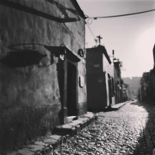 xomero's tweet image. #randomstreetsanmiguel #randomstreet #SanMiguelDeAllende #Guanajuato #México #blackandwhite ift.tt/2V3GaVM