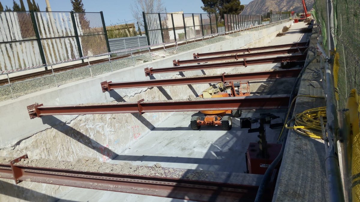 Acodalamientos_'s tweet photo. #acodalamiento metálico con celosías tipo #gosesa y codales  metálicos con rótula en un extremo en tramo inicial Ave Murcia https://t.co/PxhhjoZzZ0