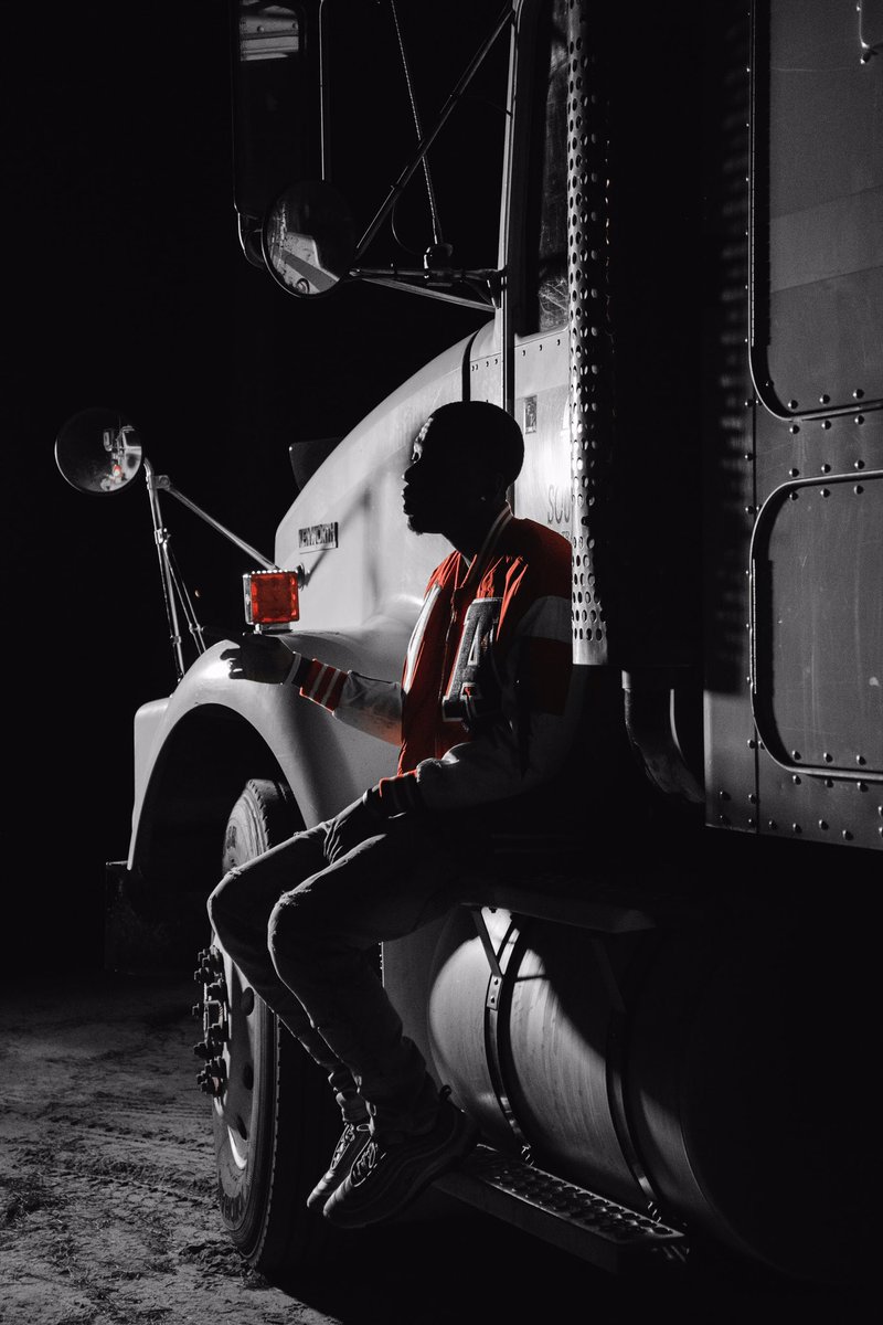 rrealrokkstar's tweet photo. I can’t wait to get use to dis lifestyle 🎸 #LLBJ #LLRR #FREERIZZ https://t.co/mFUfuk262F