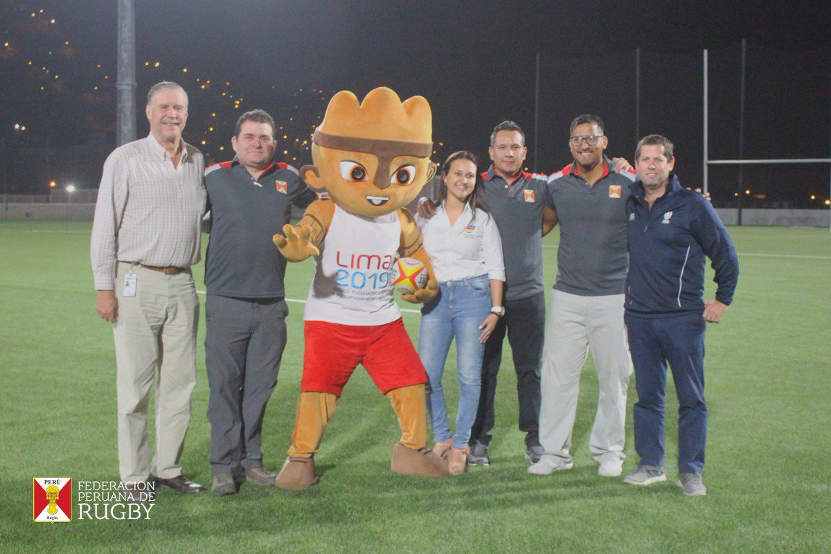 sudamericarugby's tweet photo. Con la presencia de Santiago Ramallo, se realizó la entrega del campo de juego (certificado por World Rugby) de los Juegos Panamericanos de Lima 2019: https://t.co/QMkNIujeZx 👏👏

#JugamosTodos 
#AméricaCrece
#ElRugbyNosUne https://t.co/c4VtOmJXLf
