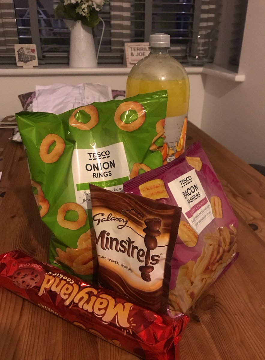 MccaigMiss's tweet image. PGL ready 🍪🍫 #revisionweekend #snacks #PGL #Weekendwork