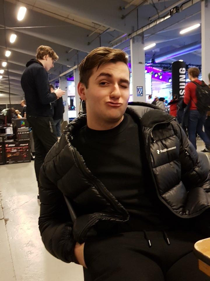 dem0CSGO's tweet photo. @nilsonCSGO @GrusCSGO ez4glupson https://t.co/aLMFFqtNRr