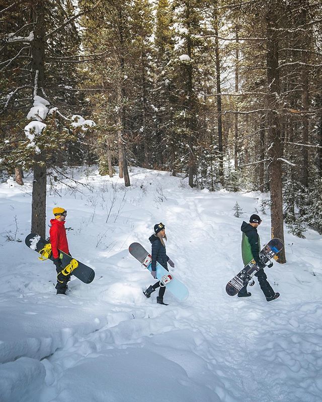 If you live somewhere that still has SNOW, drop a❄️below!👇🏾 P.S. There’s still a few more days to enter our giveaway with <a href="/campbrandgoods/">Camp Brand Goods</a>! Have you entered yet? ift.tt/2HTFY85