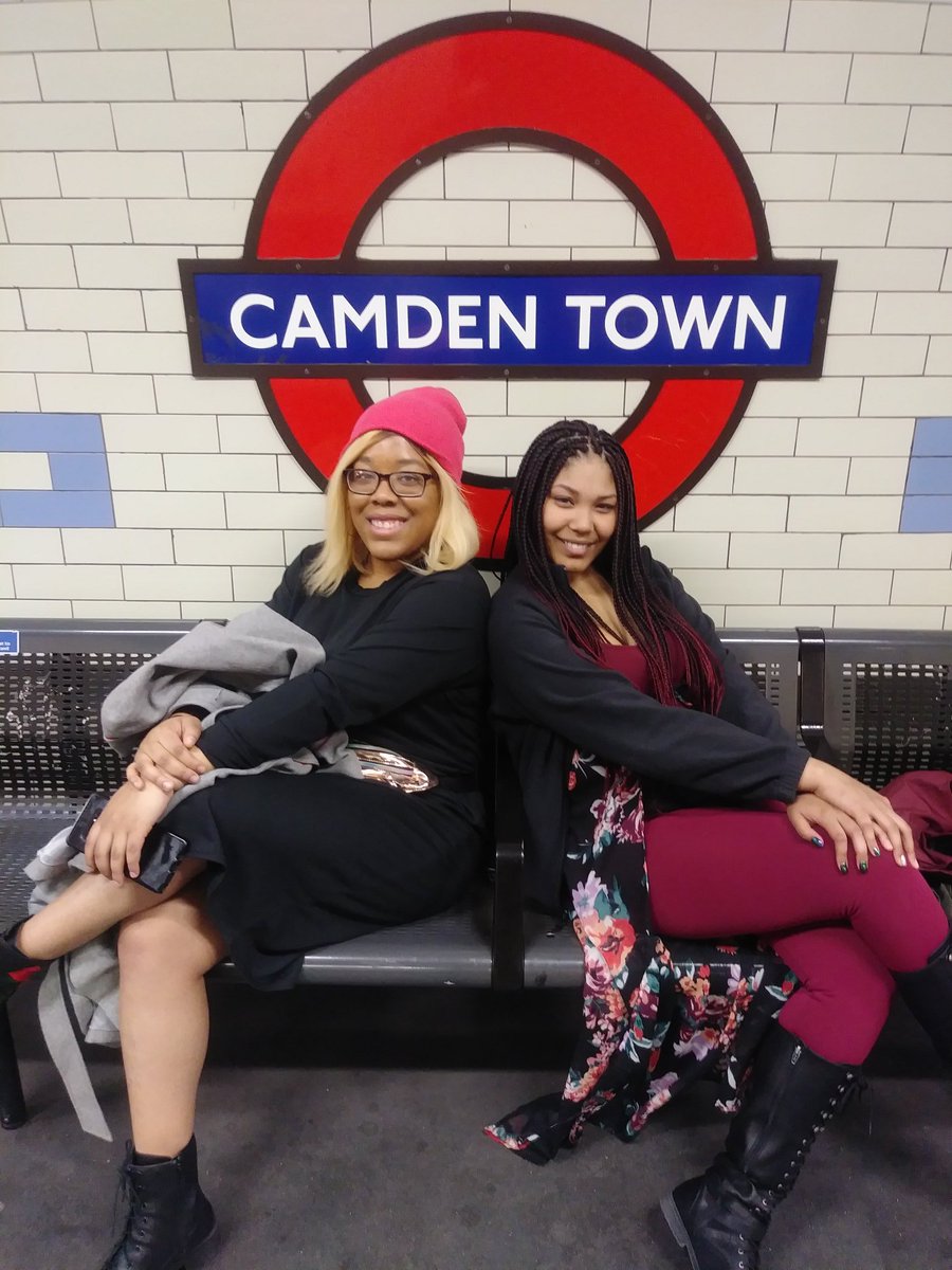 nichole_miku's tweet photo. Playing 'round London before we go home 🙌😂 #LastNightInLondon 🇬🇧💕💗💋 https://t.co/T9JOXfBnRR