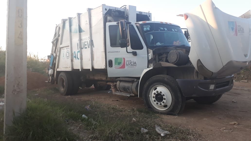 _RaulCruz_'s tweet photo. @MarioRomero80 @MunSantaLucia @FISCALIA_GobOax @LaondaOaxaca @SSPO_Tunon Primero decían que no deje camiones recolectores ahora que justo ese camión yo lo dejé; pónganse de acuerdo aquí te dejo cuales si deje y sin marca internacional 10, sean serios por favor 🤷🏻‍♂️ https://t.co/H20FUv6OzL