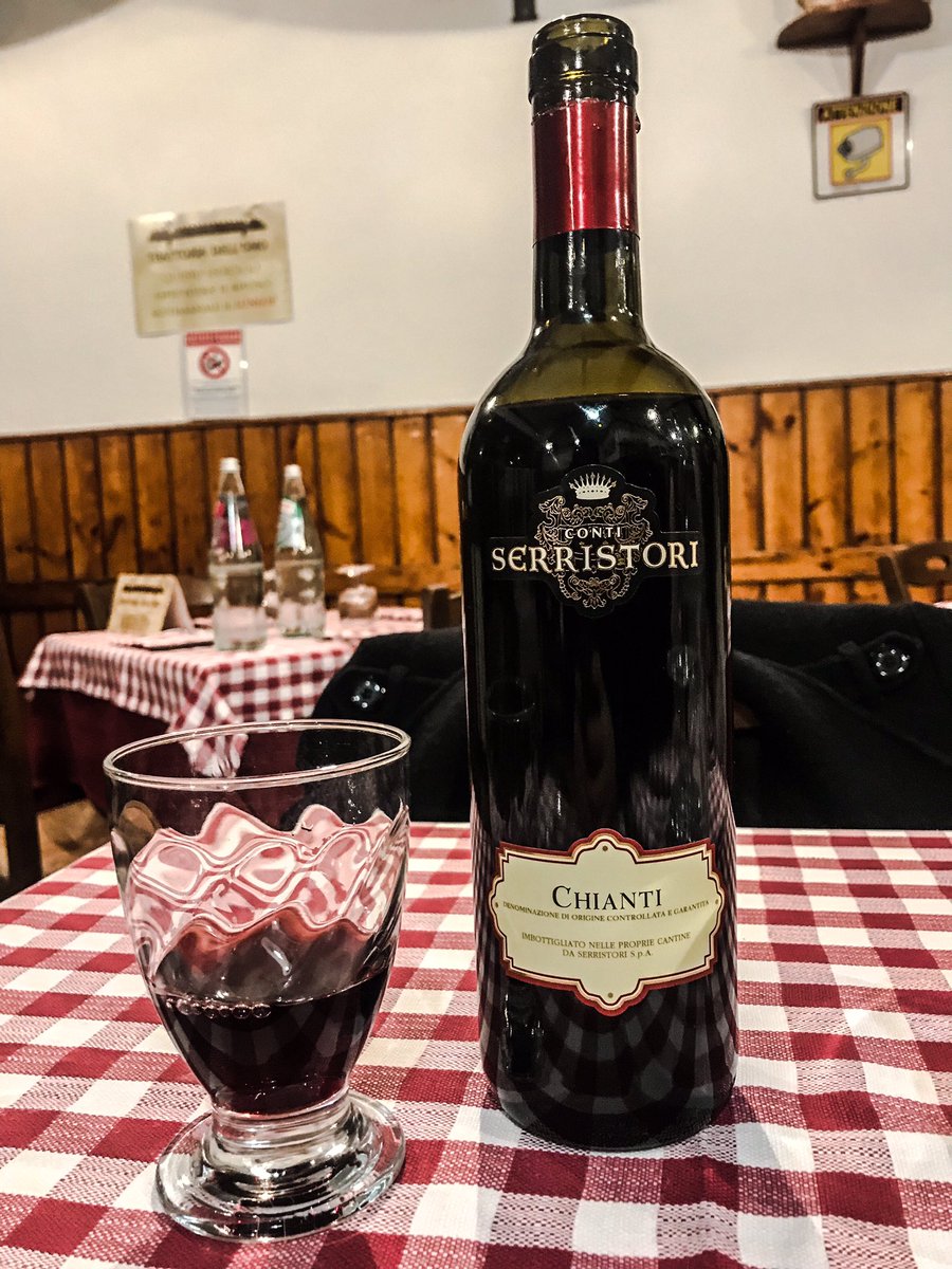 m2cdvins's tweet photo. l ACTU 🍷 l Vous aimez les vins italiens? 🇮🇹 Une de nos étudiantes à Rome en profite pour partir à la découverte du Proscecco et du vin rouge! 🥂 #m2cdvins #grainedevin
#proscecco #vino #italy #chianti #redwine #sparklingwine l @VespaVignaioli l @vino_italia l @LaGioiosa_it https://t.co/RnNx26PZCz