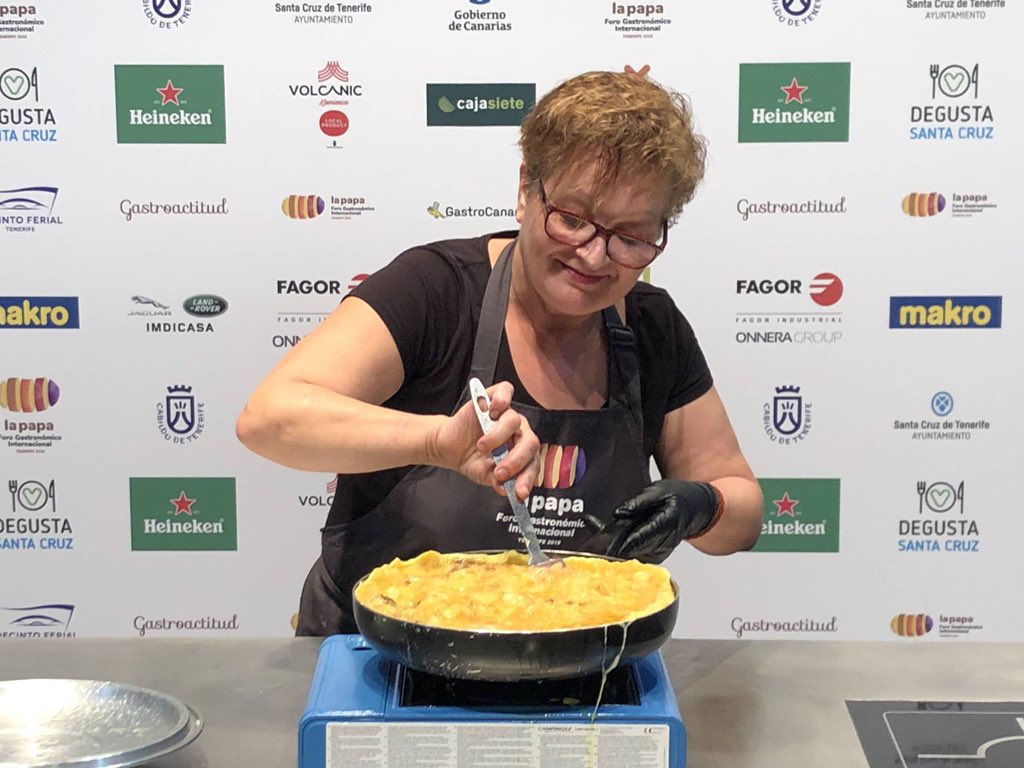 A vueltas con las tortillas ¿con o sin cebolla? ¿Con aceite de oliva, de girasol o con manteca de cerdo? Debate a propósito del concurso celebrado en Tenerife. elpais.com/elpais/2019/03…