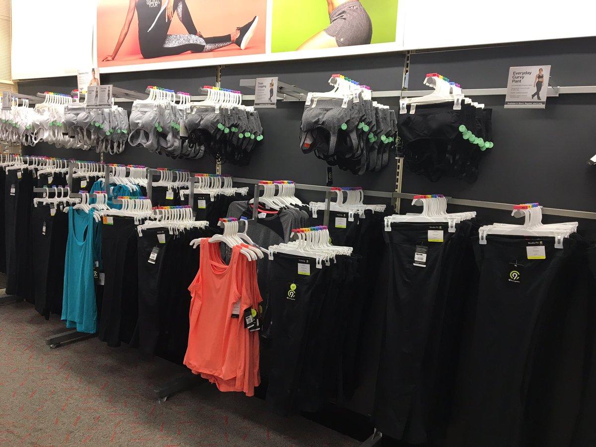 ImmeJasmyn's tweet photo. Beautiful merchandising done by TM Sarah in women’s performance at T2025! #C9 #TargetStyle #Merchandising https://t.co/kk7FGmk7Vx