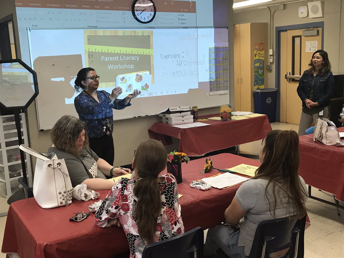 SuttonES_HISD's tweet photo. Outstanding job by Ms. @MolinaMmolina1 and Ms. @RosyHughes4 at this morning’s Parent Literacy Workshop!! Loved the 5 finger retelling strategy. #ReadingForComprehension #SuttonRocks #GoingForGold @HISDFACE https://t.co/VqFxseRLD9