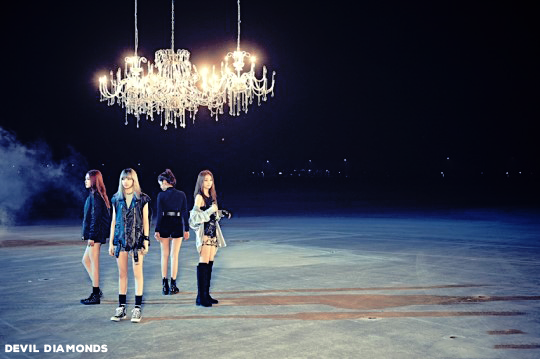 DVR3DEVILSTWT's tweet photo. #DevilDiamonds '휘파람'(WHISTLE)' Group Teasers 

Special Single 
✅ 2019.03.29 6AM (KST)

#휘파람 #SPECIALSINGLE #VALERIA #HANEUL #SOFIA #DENNISE https://t.co/mOMC7YEsaI