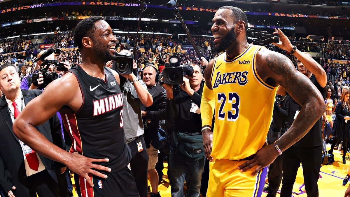 PurpleAndGoldBR's tweet photo. Todo o respeito do mundo por Manu Ginobili, Chris Bosh e Dwyane Wade. A NBA é a liga que mais ensina e, na maioria das vezes, nem é pela prática do basquete, e sim pelas histórias que influenciam e enriquecem grandemente nossas vidas.
Vida longa, NBA. Sua linda! #ThanksManu ♥️ https://t.co/yJEHLMFySS