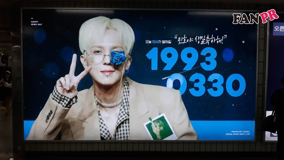 fanpr_2200's tweet photo. 위너 송민호 님의 생일축하광고 입니다 ♥

#홍대입구역 #홍대조명광고 #홍대생일광고
#팬클럽광고 #위너송민호 #송민호생일 #생일축하해 https://t.co/8VwYX2EIBd