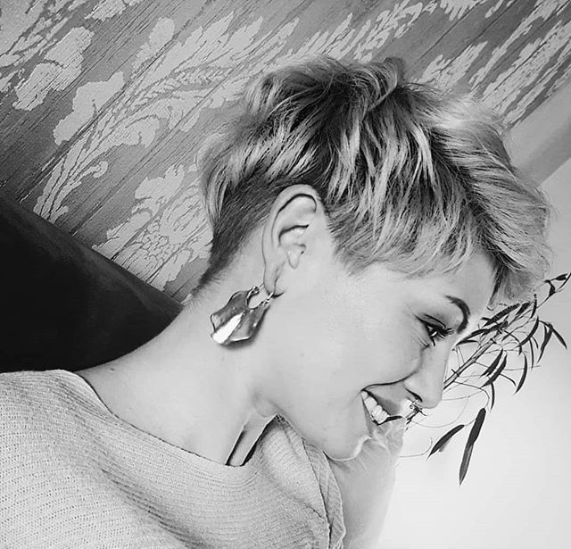 BuzzcutGuide's tweet image. Buzzcut: @anna_maria_theresia looking cute AF with this #pixiecut! 😍

#blondepixie #pixie #pixiecutstyle #pixiehaircuts #shorthairinspiration #shorthairgoals #shorthairideas #diyhaircuts #diyhaircut #styleinspo #shorthaircut