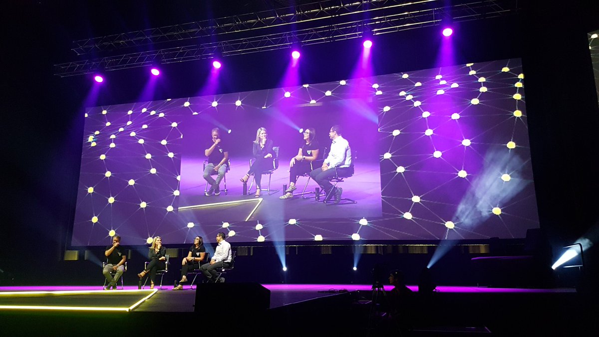 archiecurium's tweet image. #SMACC2019 data and how big bad marketing secretly controls our lives #smacc #technologyforlearning