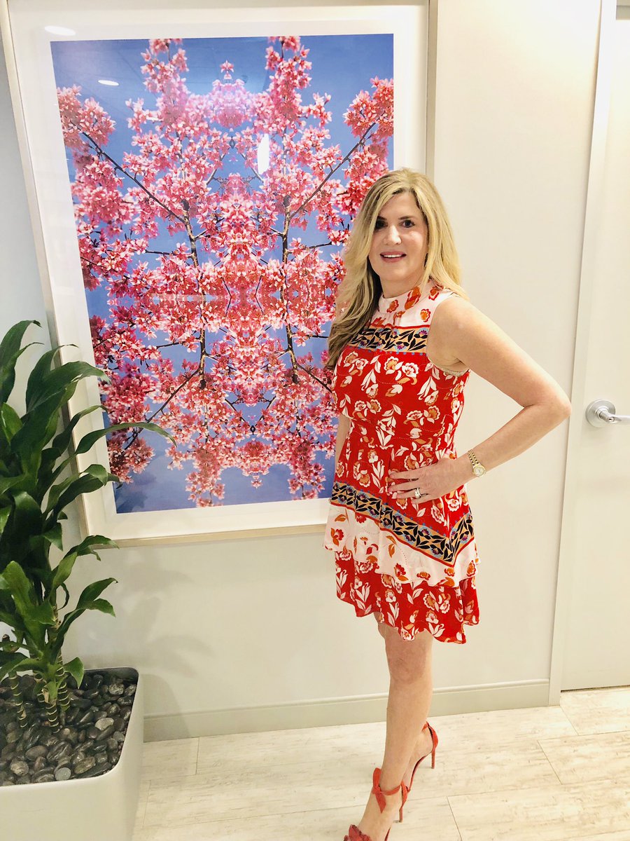norahclair's tweet photo. Celebrating art and cherry blossoms - reception for local artist Dagmara Weinberg @weplasticsurg #norahclair #art #aesthetics #cherryblossoms #DC https://t.co/v4oPPqFiuq