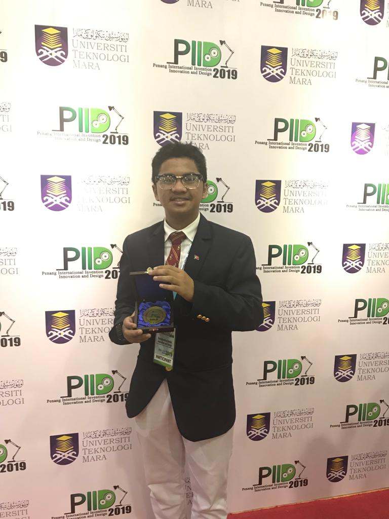 twtstaripoh's tweet photo. Tahniah kepada Abdul Yazid Imran bin Abdul Razak, tingkatan 3 yang telah memenangi Gold Award di Penang International Invention, Innovation and Design (PIID) 2019 yang telah berlangsung pada 27 - 28 Mac 2019 di UiTM Pulau Pinang https://t.co/A0nzMiwLHe