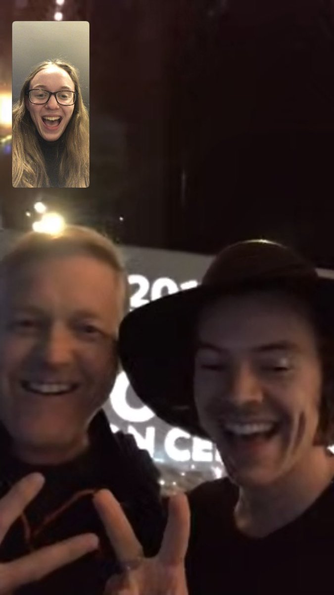 Jessk1214's tweet photo. This happened again. I’m so lucky. The sweetest person ever. I’m still shaking. @Harry_Styles https://t.co/WEeNBB1zVy