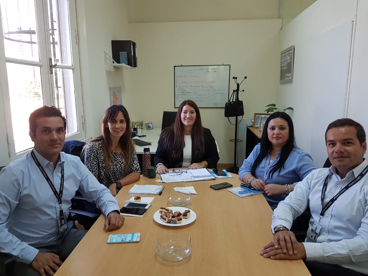 RiverosCer's tweet photo. Reunida junto al Director Nacional de @Migraciones_AR @HoracioGarciaOK , a la Directora Nacional de Delegaciones #FernandaGallardo, a la Supervisora Regional Patagonia #JulianaVarese y el Delegado de #Bariloche #JuanPabloMonasterio 
@cambiemos @MinInteriorAR
#Avancemos https://t.co/JCtr6kYjZL