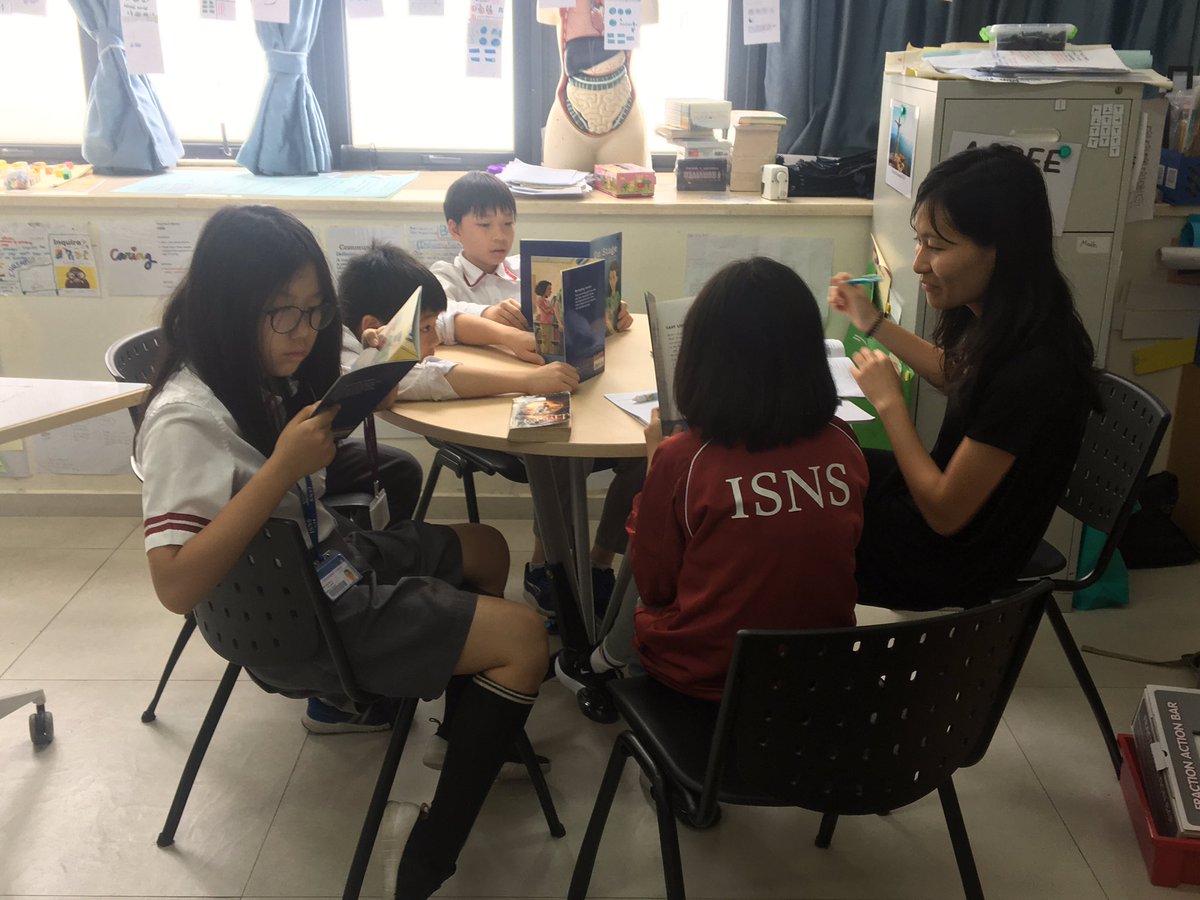 I love how <a href="/MsChengSarah/">Sarah Cheng</a> was providing feedback that feeds forward G5 Ss #reading skills during #guidedreading #GoISNS
