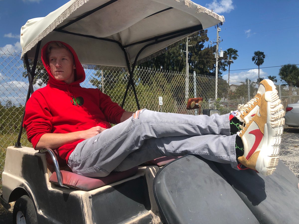 Tfue has joined up with GOAT to pick 5 lucky winners who will each receive $1,000 in credit! Hit his IG for the giveaway: instagram.com/p/BvkHWOJHRHG/

For bonus entries,
1. Follow <a href="/goatapp/">GOAT</a>
2. RT this tweet
3. Download GOAT: goat.app.link/avs