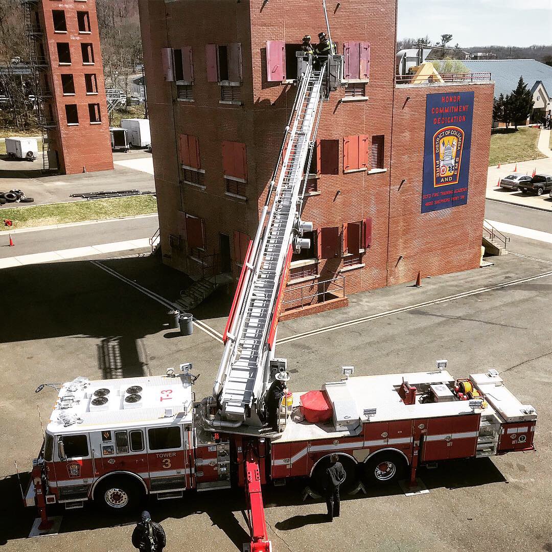 DCFDTower3's tweet image. Over the past four days, @dcfireems Tower Ladder No. 3 (and membes from Engine Co. No. 16) received in-depth classroom and hands-on training. This was provided by the department and Seagrave Mfg. for the new 95’ #Seagrave #Aerialscope #dc #dcfire #dcfd