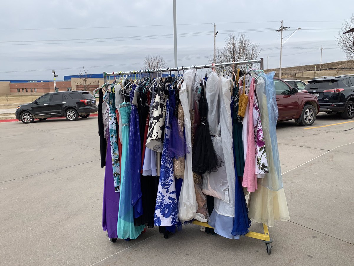 emgress19's tweet image. A HUGE thank you to everyone who donated to our prom drive for Fremont/Valley HS!!!! In just 2 days  we collected over 150 dresses along with shoes, makeup, and other accessories. Awesome work!!!!! @WeRBennington @bhs_senate @mrsbruckbhs