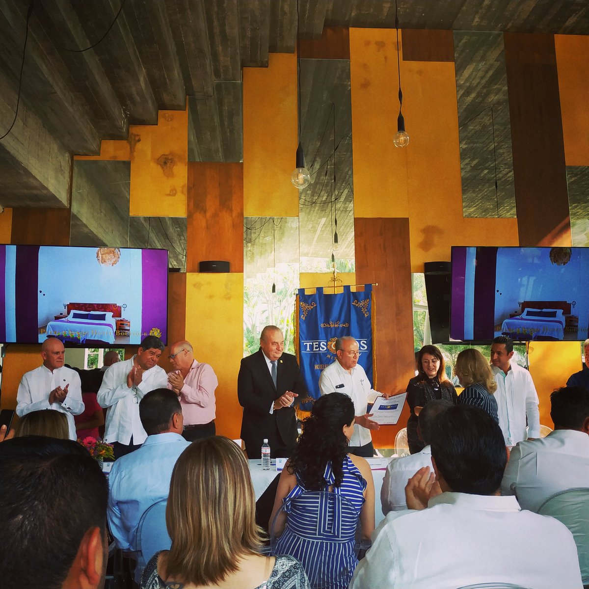 tourismogourmet's tweet photo. Conferencia de prensa y entrega de distintivos a hoteles y restaurantes de la asociación de @TesorosDMexico Capítulo Morelos - Guerrero

#TesorosdeMexico #TourismoGourmet #Morelos #VisitMorelos #ViveMorelos https://t.co/mQJJ8AbdZu
