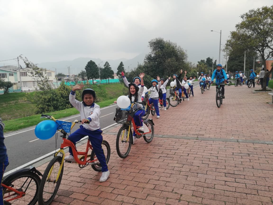 Al Colegio en Bici tweet media