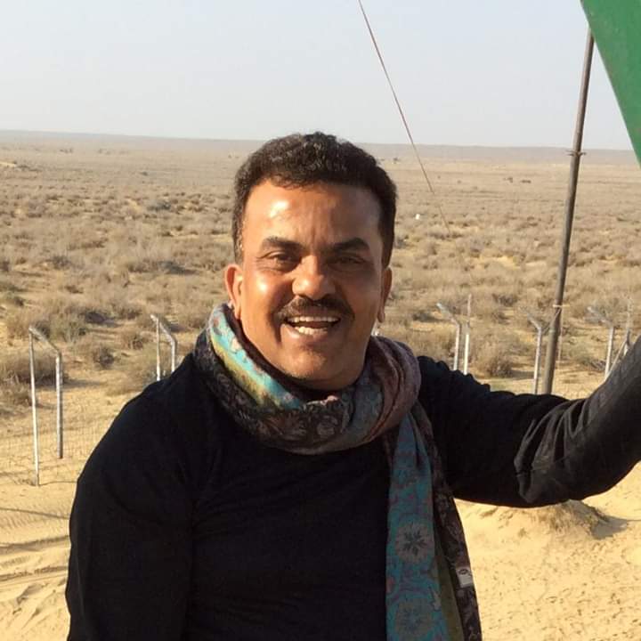 ShuklaRajINC's tweet photo. @sanjaynirupam Dekho bhai ye baar #Sansad chunna to vo young ho janta ke bech ka OR ha wahi ka rehne wala ho..na ki #thakela ho..jo khud halat ka mara ho..vo janta ka kya bhala karega..apna vote #congress ko de..OR ha #SauBaatKiEkBaat #RahulGandhiForPM #2019Elections https://t.co/nLybn67jHb