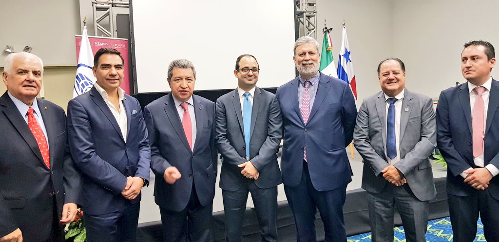 EmbaMexPan's tweet photo. México presente en @Expocomer
2019, con importante Seminario de Oportunidades de Negocios entre México y Panamá, organizado con @ComceOficial @CCIYAP @Camexpa @BID_Panama.  Agradecemos la valiosa participación de destacados ponentes como el Viceministro Alberto Alemán @MICIPMA https://t.co/fo0LQcyfJA