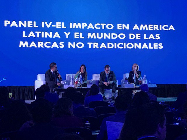 AMPPI_AC's tweet photo. En el #EncuentroAMPPI #PanelV El impacto en #AméricaLatina y el mundo de las #MarcasNoTradicionales a cargo de los expertos #SergioBarragán, #VerónicaVanrell, #ChristineHaightFarley y #GerardoFlórez https://t.co/3AlGI6y0bM