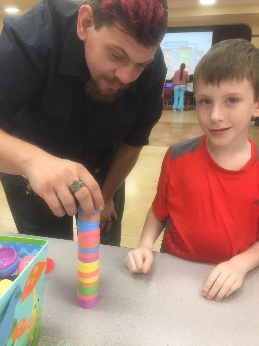 nanajofletcher's tweet photo. #VBE #VBEvibe #stemtowerchallenge #stem #slide #eggstravaganza #familynight https://t.co/vP8sftYgRK