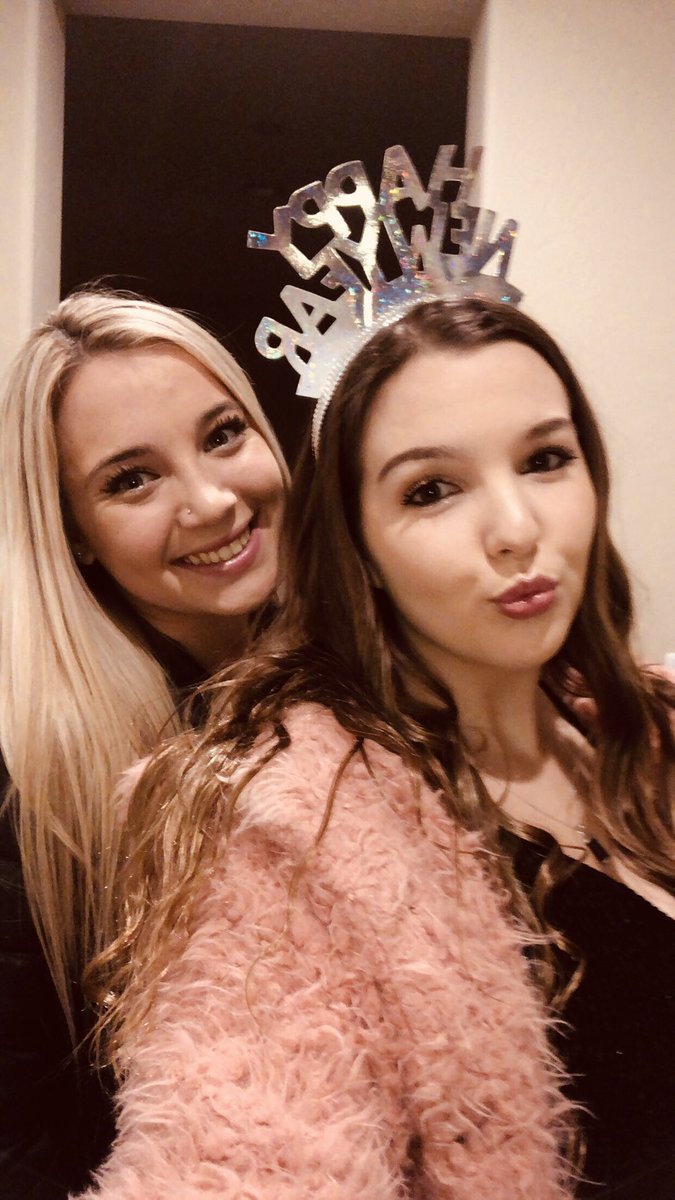coral_conroy's tweet photo. Happy Birthday to one of my besties🤩🤩 love you and all our memories!💓💓 @_chiaramonte_ https://t.co/gAtOiI6Pu8