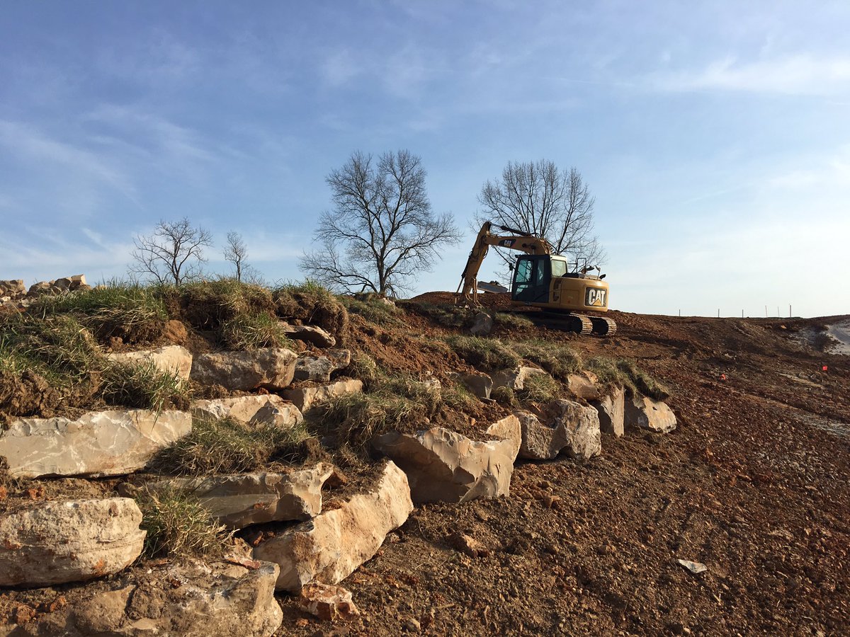 Chrishccllc's tweet photo. #chunkin @the_sink_hole @OldeStoneBG #craftingabettercourse #rockwork @wyattwarfel @golfarchitect https://t.co/vxrscRdeFp