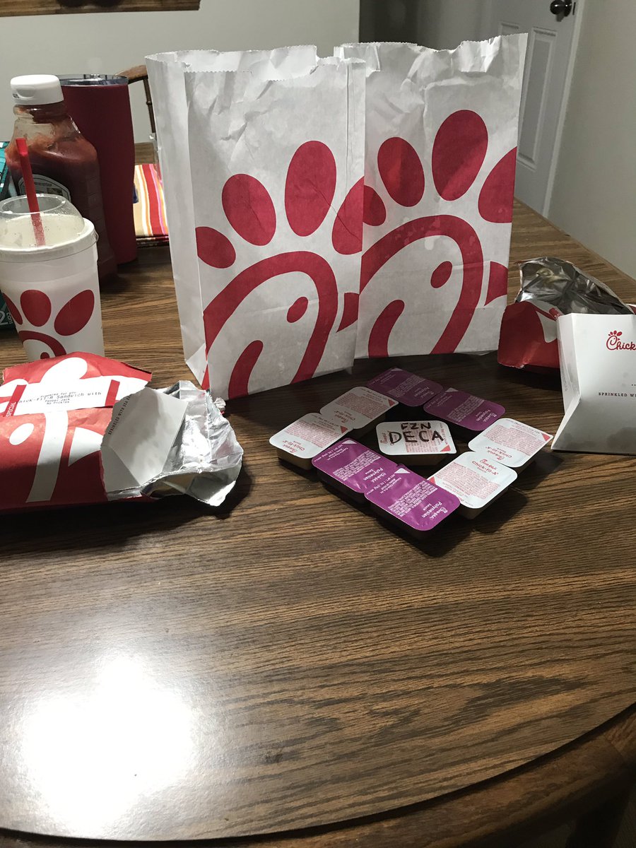 NolanMcL3's tweet photo. Lemme get that gift card #FZNDECACFA https://t.co/HcAVDqFioY