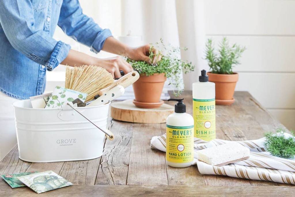 thegltitzypear's tweet photo. Do you need to spring clean your cleaning supplies? https://t.co/kifptd0zAD https://t.co/LnH6JbcsUm