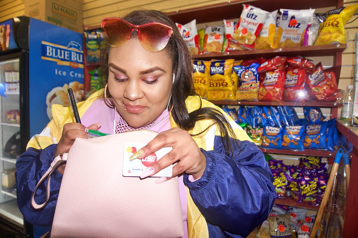 nnnej_'s tweet photo. All that and a bag of chips๐คฉ* -
-
-
#bronxshit #sabrina #nyc #vintage #photography @photojennn.ic #quickshoot #springbreak #purple #childhoodmemories #friends #cupid #bodega #ocks #visuals @fashionnova #friendship #memories #sonya6000 #sony #nike #windbreaker #makeuptutorial https://t.co/2BM1Gqwnmx