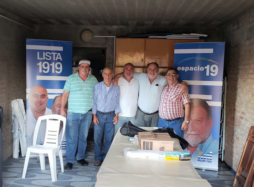 RoselliEdmundo's tweet photo. Inaugurando un nuevo comité. Hoy en Florencio Sánchez junto a Oscar García y Gerardo Castro. Seguimos creciendo, a no aflojar equipo!
#Lista1919 https://t.co/QbZNMiC7lh