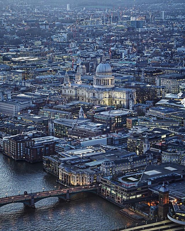vanstelia's tweet photo. Cheers to Europe’s largest building towering over London’s skyline with 360-degree views for 40 miles across the capital.
_
Photo taken with Sony #A7iii from @Sonynordic
_
@shardview #shardview #shard #theshard #stpaulcathedral #sonya7iii #85mm #londonv… https://t.co/FRtAKFWdDz https://t.co/PiNnXnZRDs