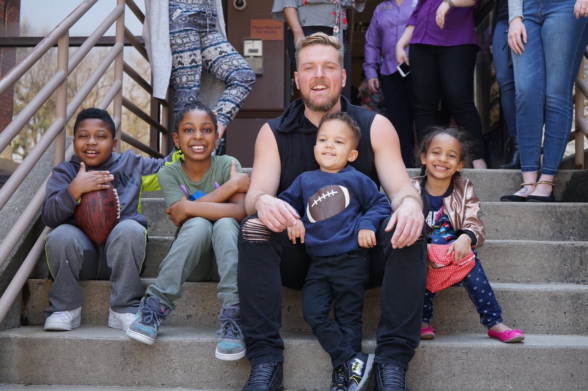 Today was beautiful.

<a href="/leesasleep/">Leesa</a> and I delivered 100 mattresses for the women &amp; children living at the amazing @coburnplace.

Fresh mattresses for these incredible humans living life in a safe space sanctuary to get away from a terrible situation. 

#WhatLifeIsActuallyAbout