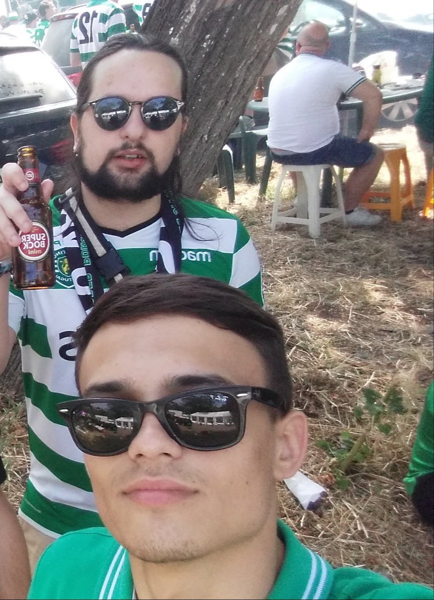 chico_manager's tweet photo. O mais velho faz 23 anos hoje! Parabéns Bro, és grande mpt! Saudações Leoninas e Saudações também Aeroportas 😂😂😂.
#AirportBros #Airport23 #JamaisPapiOCaralhoQueTeFoda
#ComChill
@JamaisPapi https://t.co/hpMsEpdeTI