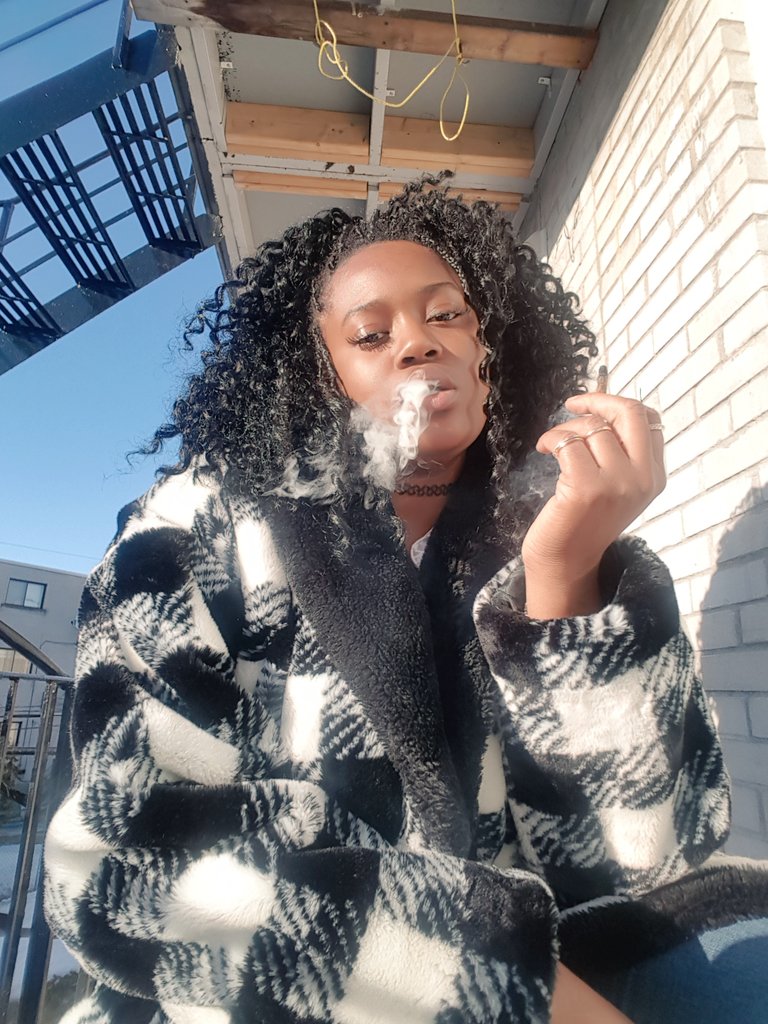 ChristinaPaulaa's tweet photo. Dont kill my high because you low 🍃👽 #highlife #ijwtgh #stoner https://t.co/1UYb7Vn3m4