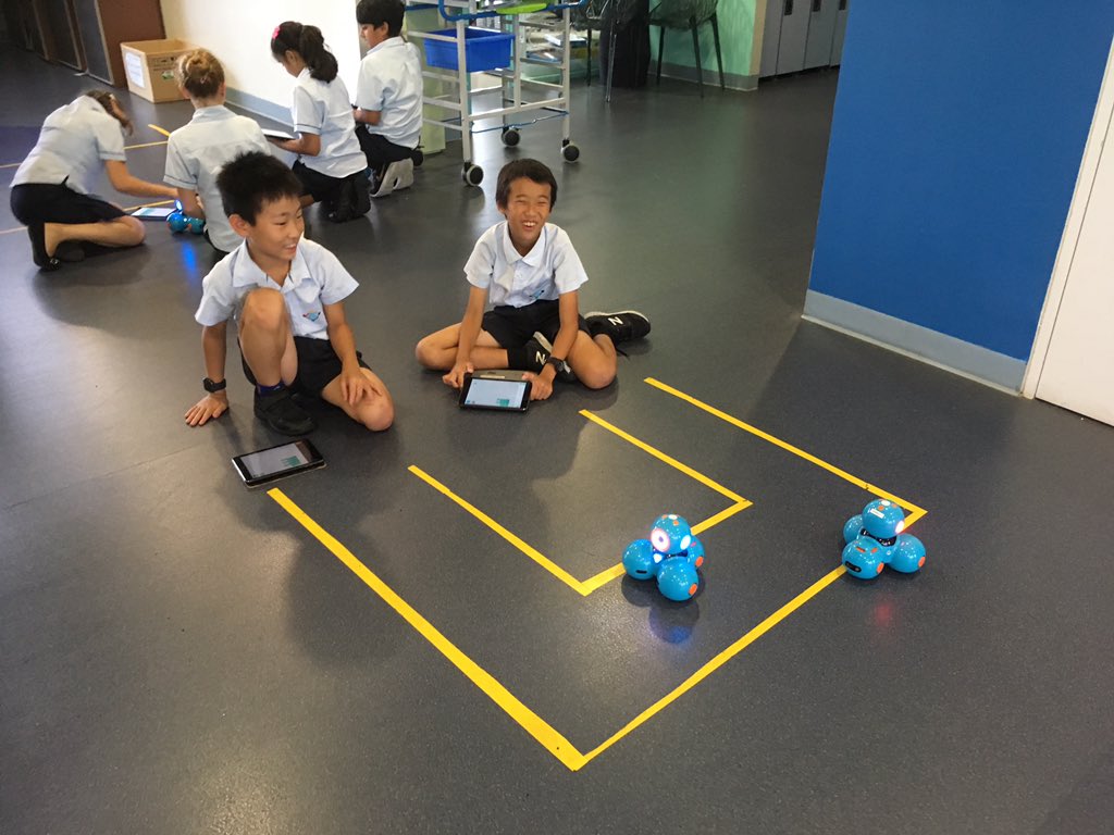 MsBMcLure's tweet photo. Grade 3 McLure coding with Dash &amp; Dot thanks Mr Holt @holtspeak #GEMSInspire#iSTEAM https://t.co/5KRKwHFBxb