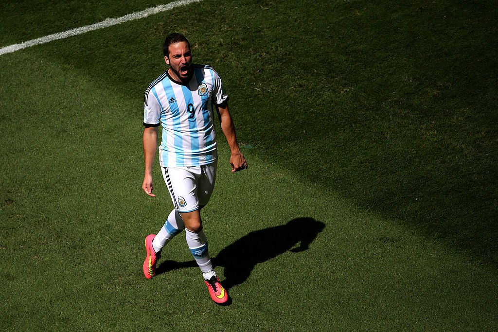 Máximos goleadores de la Selección Argentina:
1 ◼ Messi 65 goles en 129 
2 ◼ Batistuta 54 goles en 77
3 ◼ Agüero 39 goles en 89
4 ◼ Crespo 35 goles en 64 
5 ◼ Maradona 34 goles en 91
6 ◼ Higuaín 31 goles en 75