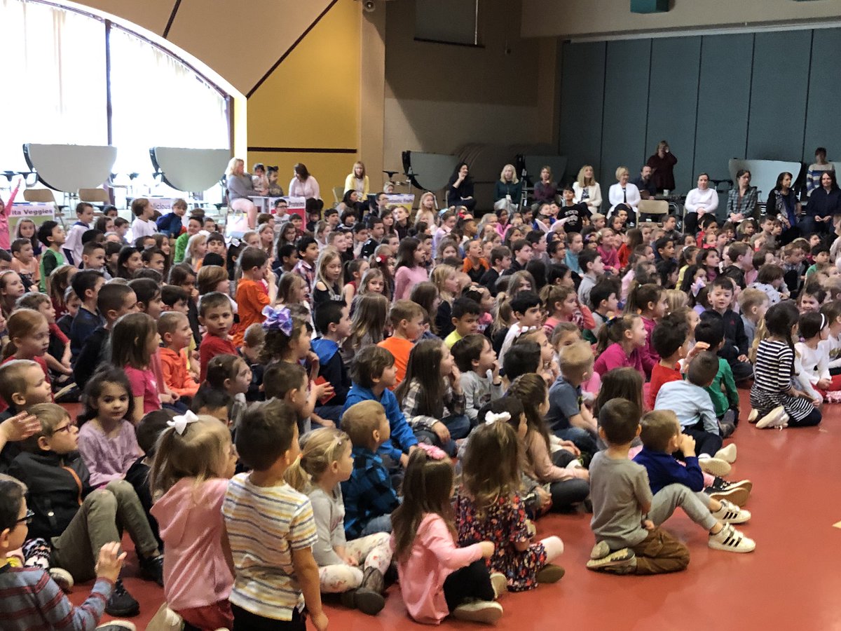 CRPSMsMain's tweet photo. Today’s School Wide Meeting was all about nutrition. The kids had a blast playing @GetKahoot and showing what they know about healthy eating! 🍎🥦🥕 @ConoverPrimary @CNSchools @EricaReynolds00 #adminintraining https://t.co/3VZYC1uqfR